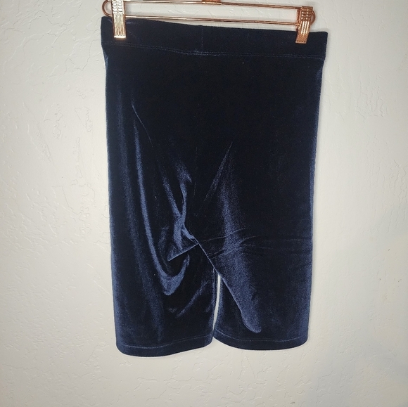 NEW Fabletics Deep Navy Velour Biker Shorts 9 - Picture 8 of 11